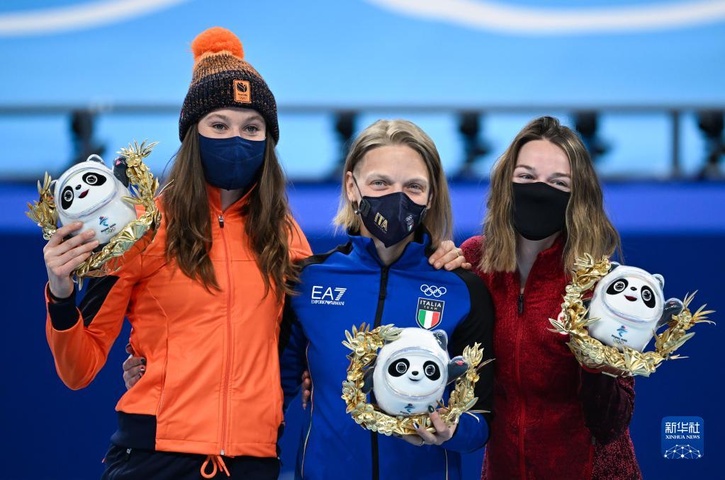 Beijing, Arianna Fontana vince la medaglia d'oro nei 500 metri di short track femminile