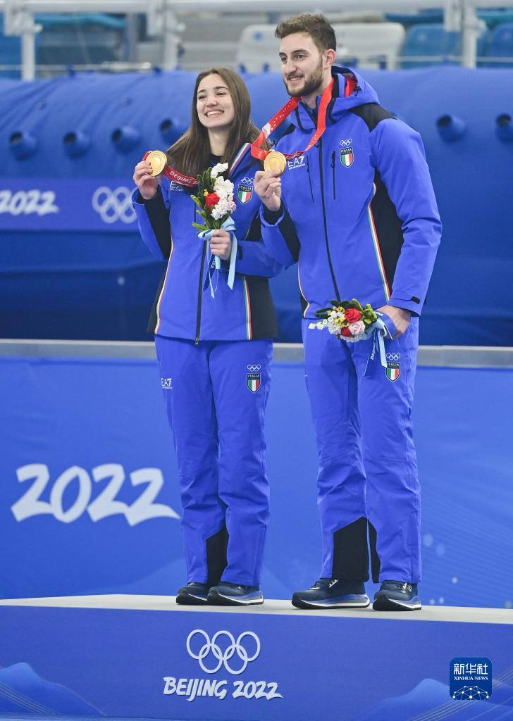 Italia conquista la medaglia d'oro nel doppio misto di curling