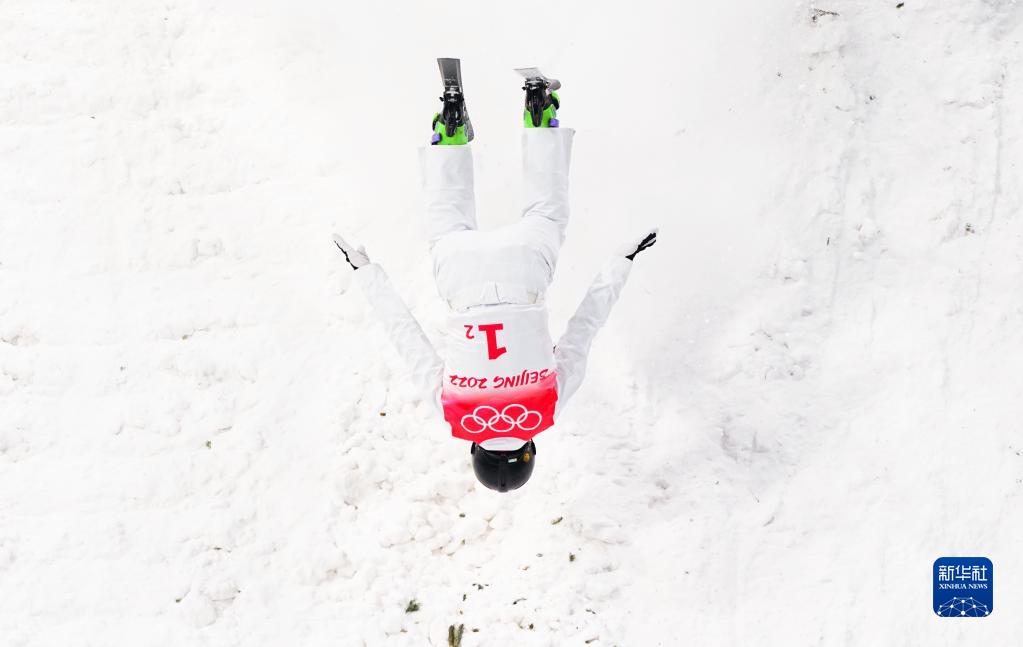 La Cina vince la medaglia d'argento nello sci freestyle a squadre miste aerials