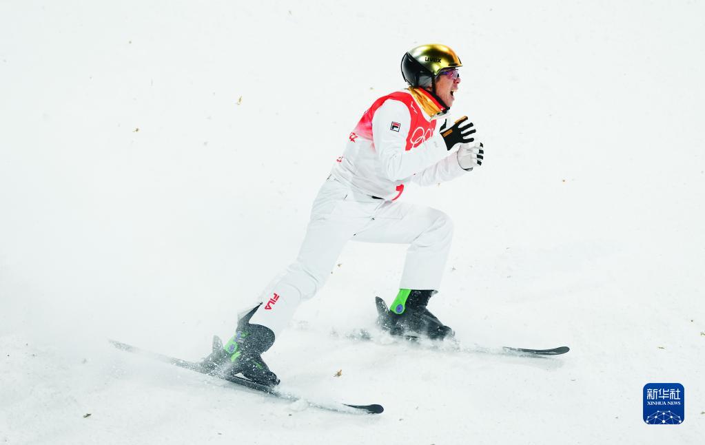 La Cina vince la medaglia d'argento nello sci freestyle a squadre miste aerials