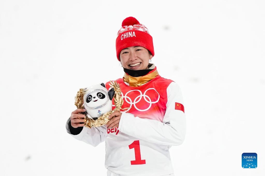 Cina, medaglia d'oro in Freestyle Skiing Aerials femminile