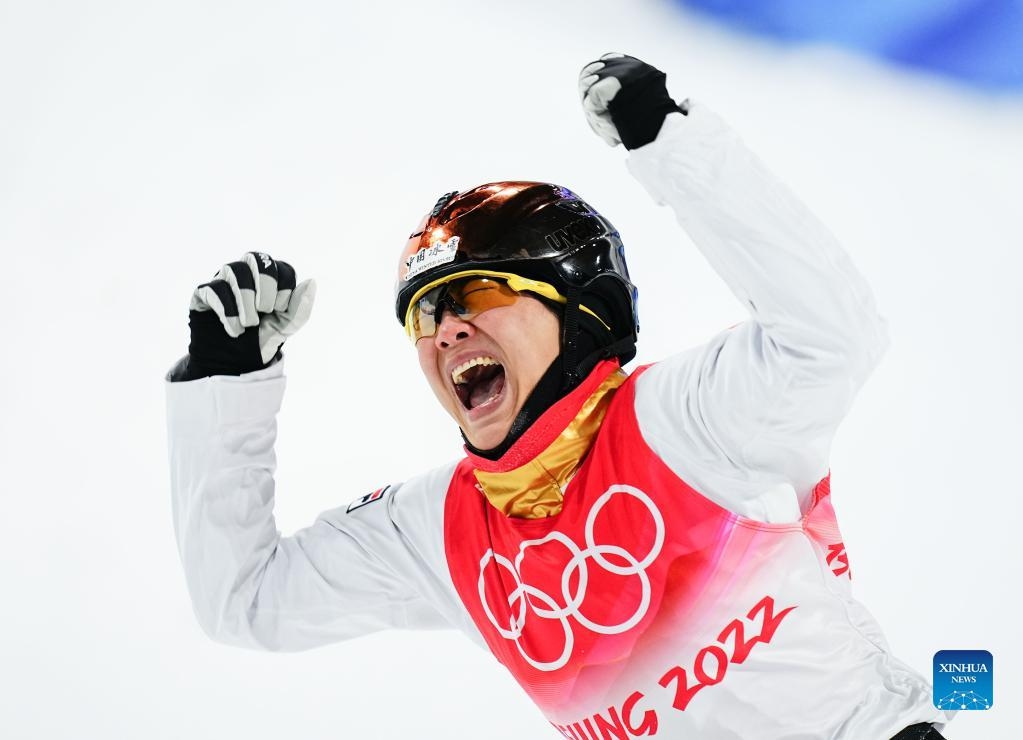 Cina, medaglia d'oro in Freestyle Skiing Aerials femminile