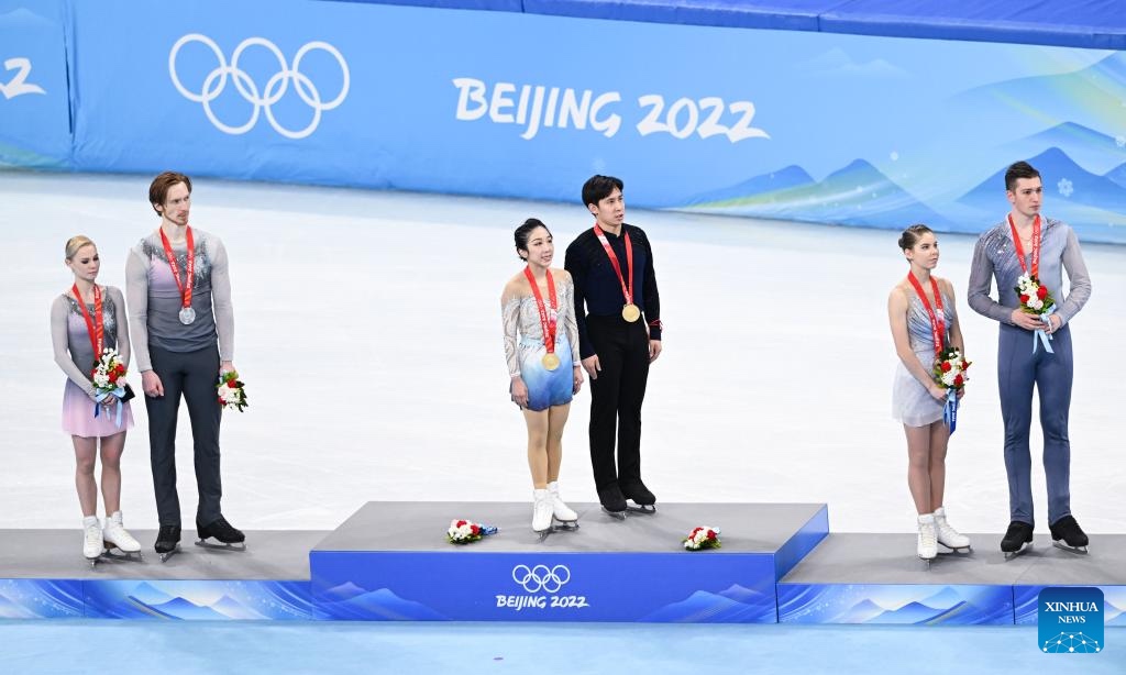 Beijing 2022: la coppia cinese Sui/Han vince l'oro nel pattinaggio di figura a coppie