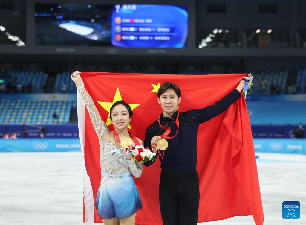 Beijing 2022: la coppia cinese Sui/Han vince l'oro nel pattinaggio di figura a coppie