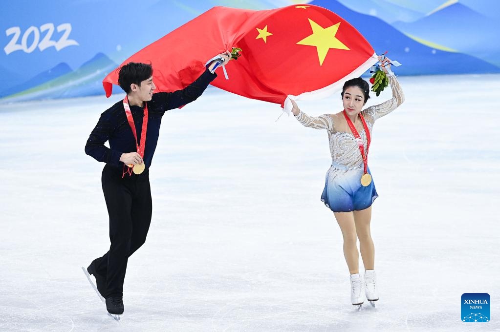 Beijing 2022: la coppia cinese Sui/Han vince l'oro nel pattinaggio di figura a coppie