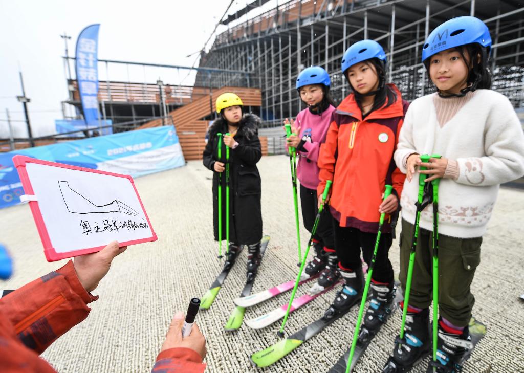 Chengdu, il sogno del ghiaccio e della neve degli studenti con disabilità