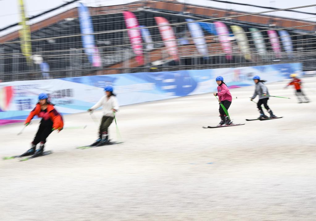 Chengdu, il sogno del ghiaccio e della neve degli studenti con disabilità