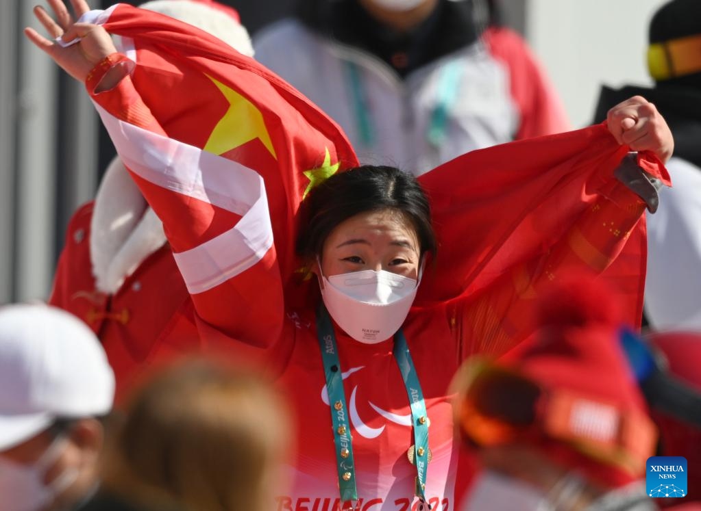 Paralimpiadi Invernali di Beijing 2022：Zhang Mengqiu vince il primo oro cinese di sci alpino 