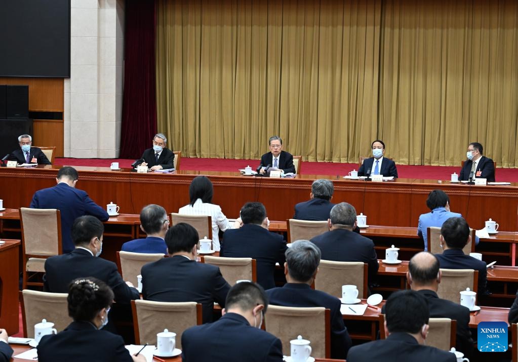I leader cinesi si uniscono alle discussioni con i consulenti politici
