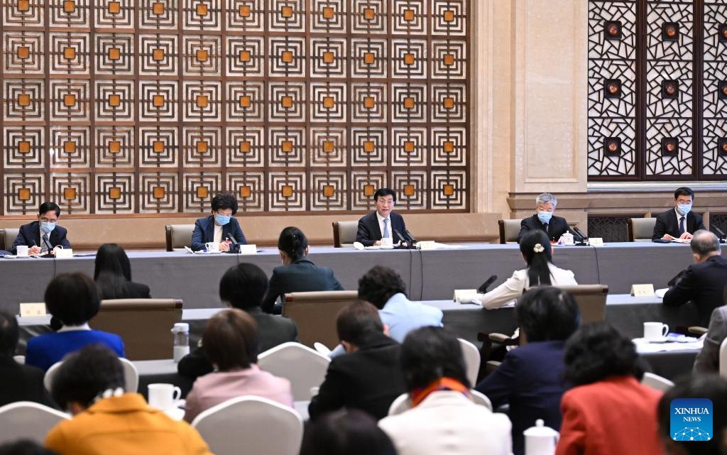 I leader cinesi si uniscono alle discussioni con i consulenti politici