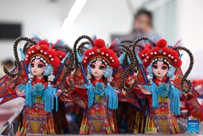 Le "Bambole Tang": regali culturali per le Paralimpiadi Invernali di Beijing 2022