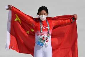 Paralimpiadi Invernali di Beijing 2022: Zhang Mengqiu vince il primo oro cinese di sci alpino 