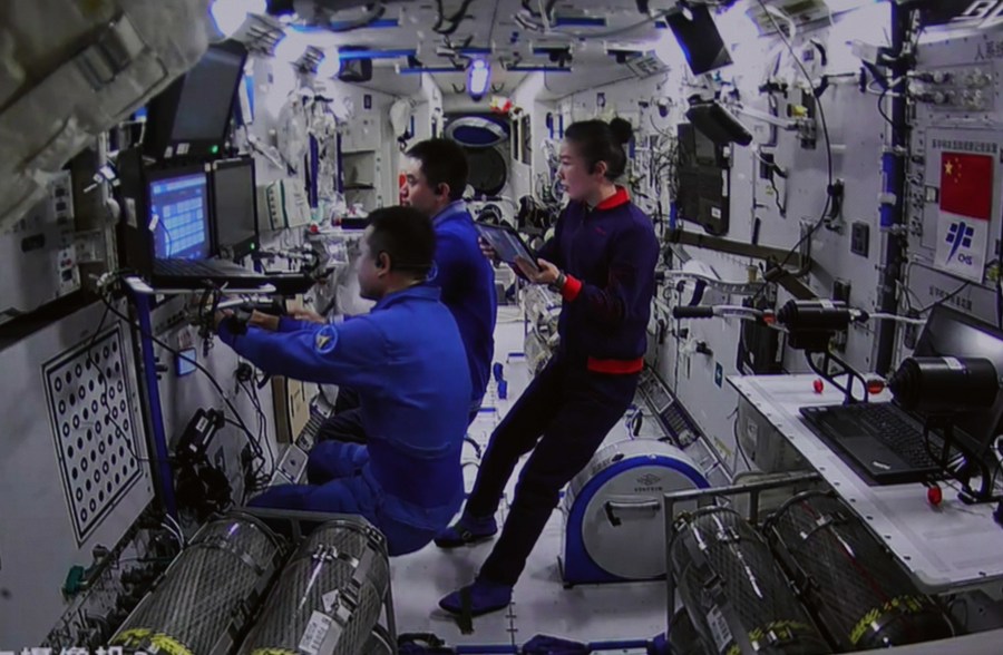 Astronauta cinese invia gli auguri per la Giornata Internazionale della Donna dallo spazio