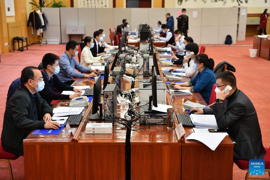 Due Sessioni: i legislatori cinesi presentano 487 disegni di legge