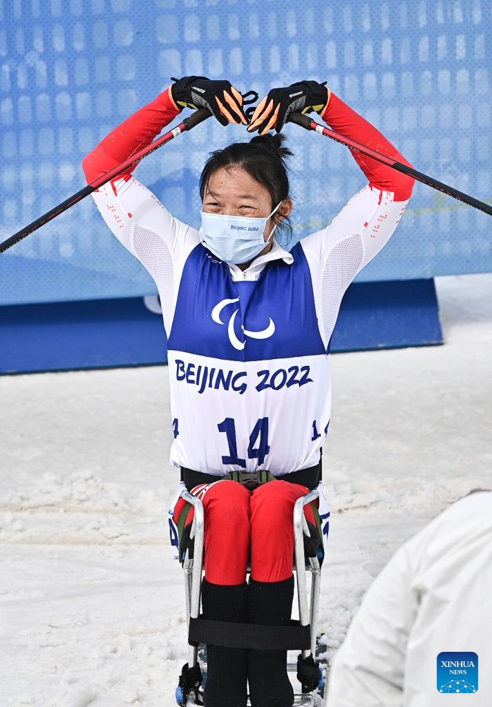Yang conquista il secondo oro di sci di fondo sprint seduta, decimo per la Cina alle Paralimpiadi Invernali di Beijing