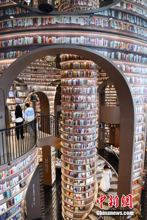 Sichuan: libreria con design unico attira le visite dei cittadini