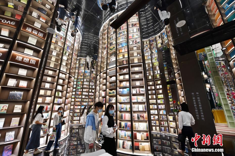Sichuan: libreria con design unico attira le visite dei cittadini