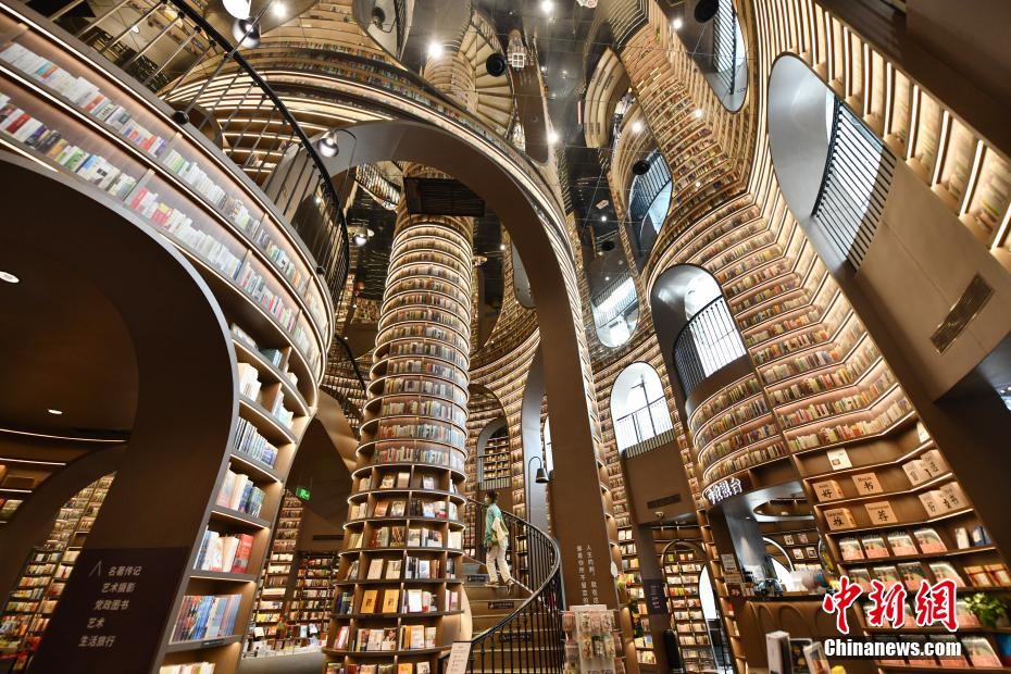 Sichuan: libreria con design unico attira le visite dei cittadini