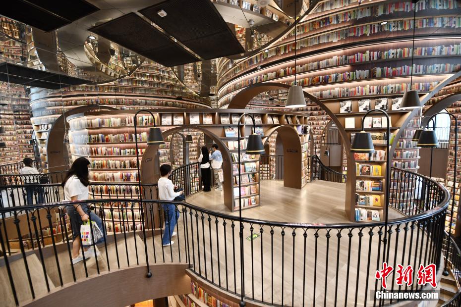 Sichuan: libreria con design unico attira le visite dei cittadini