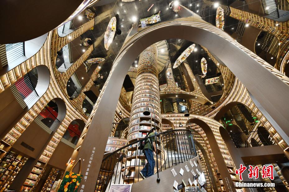 Sichuan: libreria con design unico attira le visite dei cittadini