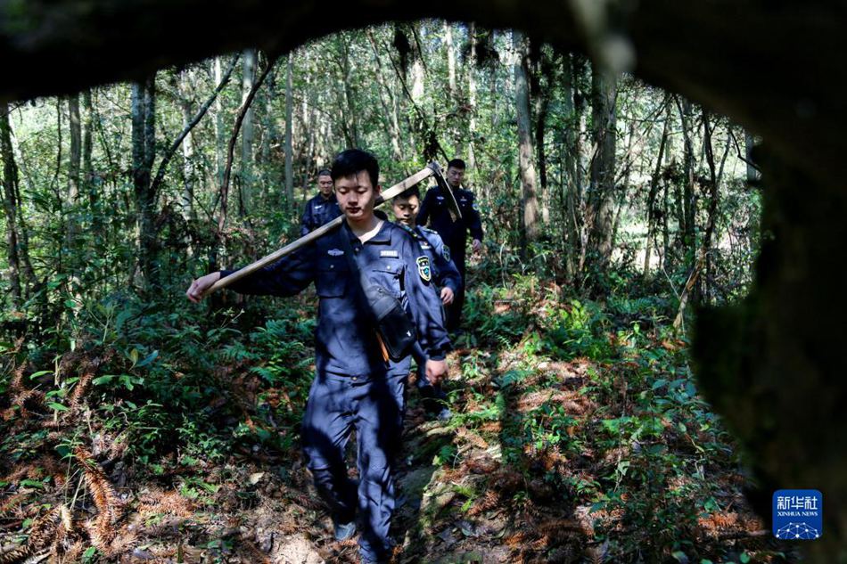 Fujian: angelo custode del parco nazionale del Monte Wuyi