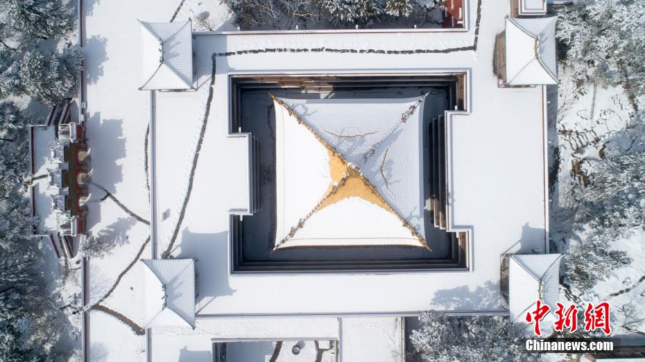 Cina, vista innevata della Località montana di Chengde