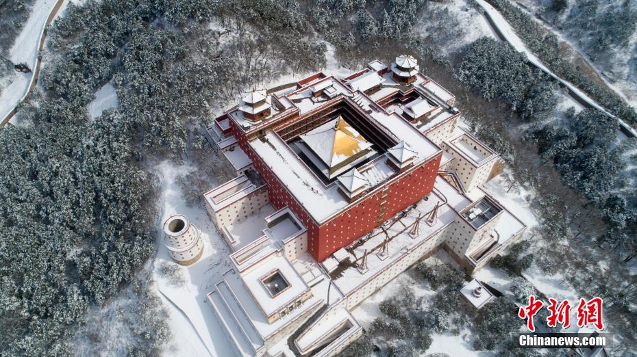 Cina, vista innevata della Località montana di Chengde