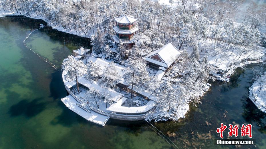 Cina, vista innevata della Località montana di Chengde