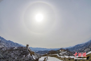 Un incontro fra l'alone solare e la Grande Muraglia di Jinshanling