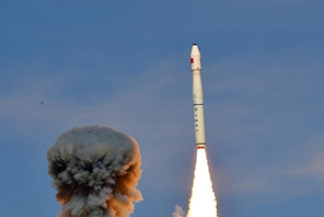 Cina, lanciati nuovi satelliti per il programma Tianping 2