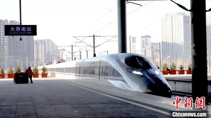 Ferrovie cinesi: trasportati 8,51 milioni di passeggeri durante le vacanze di Qingming