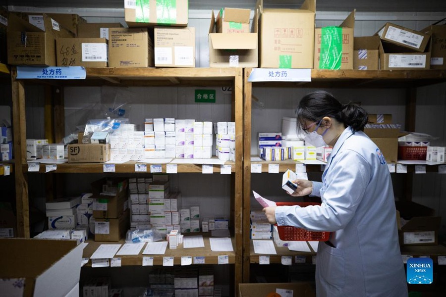 Shanghai: le farmace ancora in attività per la consegna di medicinali 