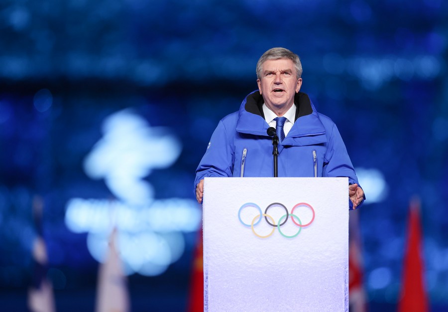 Il presidente del Comitato Olimpico Internazionale Thomas Bach si rivolge alla cerimonia di chiusura dei Giochi Olimpici Invernali di Beijing 2022 allo Stadio Nazionale. (20 febbraio 2022 - Xinhua/Cao Can)