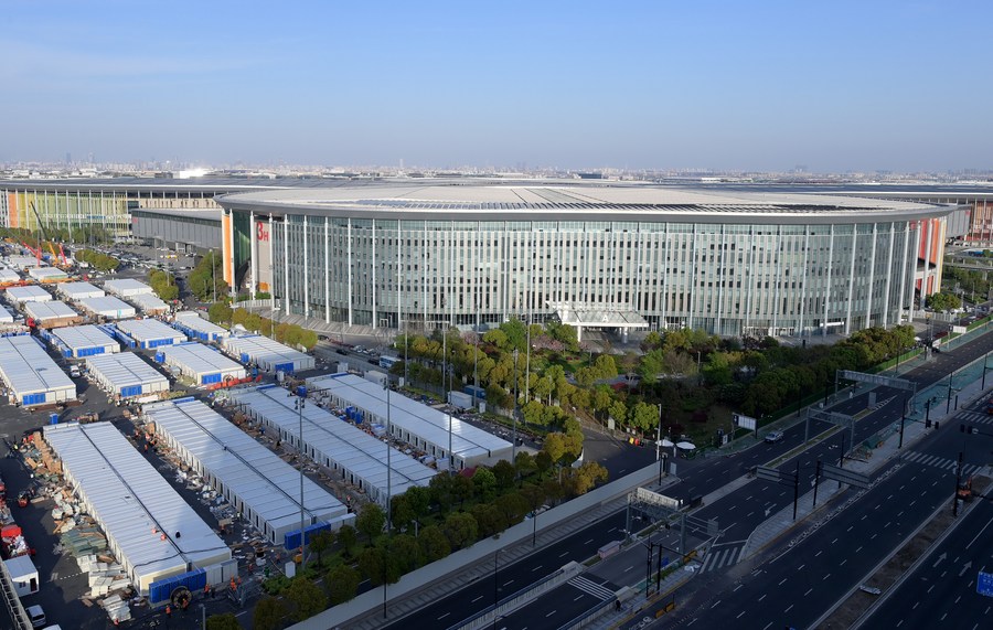 Vista esterna del National Exhibition and Convention Center di Shanghai, convertito in un ospedale provvisorio. (9 aprile 2022 - Xinhua/Li He)