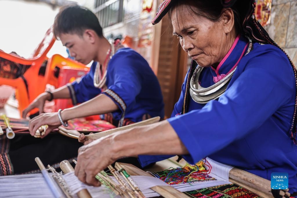 Hainan, combinare la cultura di tè con il turismo rurale