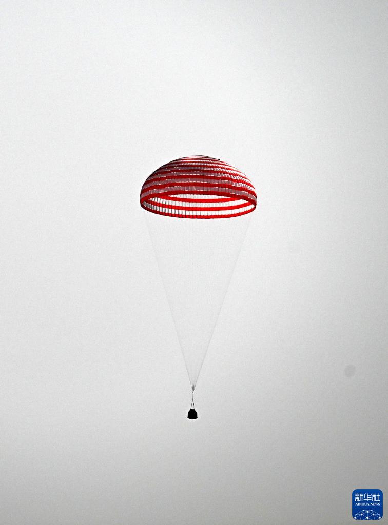 Shenzhou n.13: atterrata con successo sulla Terra