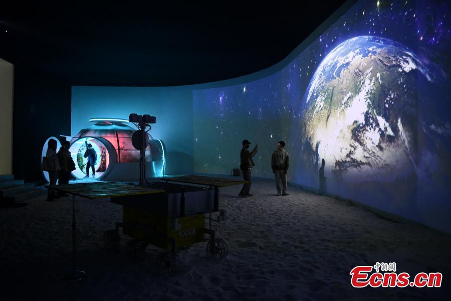 Chengdu, al via la mostra d'arte creativa sull'industria aerospaziale cinese