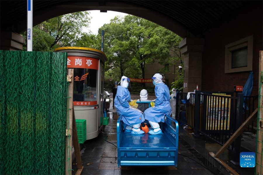 Shanghai: i medici di base conducono il test dell'acido nucleico porta a porta 