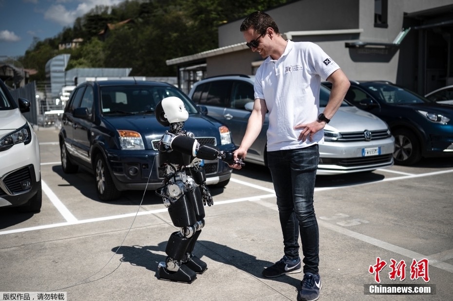 Italia, robot interattivo in grado di essere operato da 300 km di distanza