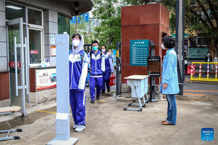 Shenyang: le scuole medie e superiori riprendono le lezioni per i diplomandi