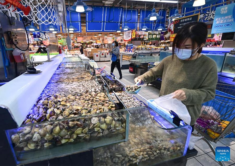 Shanghai: i negozi al dettaglio tornano gradualmente alla normale attività