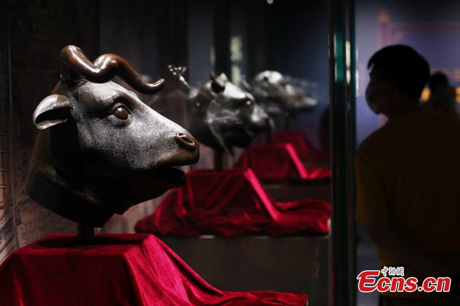 Le statue delle teste di bronzo degli animali dello zodiaco cinese sono in mostra al Museo delle Mura della Città di Nanjing, nella provincia del Jiangsu, nella Cina orientale. (17 maggio 2022 - China New Service/Yang Bo)