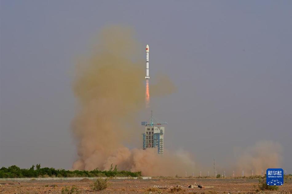 Cina, lanciati tre satelliti per le telecomunicazioni in orbita bassa