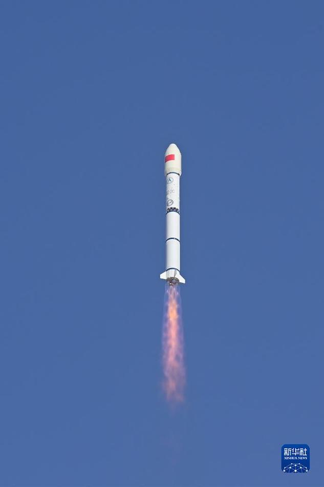 Cina, lanciati tre satelliti per le telecomunicazioni in orbita bassa