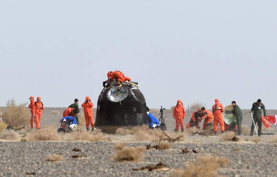 Shenzhou-13, ricercatori iniziano a piantare semi 