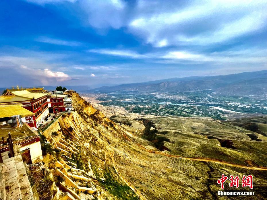 Il maestoso Tempio di Xiaqiong