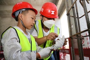 Cina, Xi'an: bambini partecipano all'evento come "piccoli architetti" in vista della Giornata internazionale dei bambini