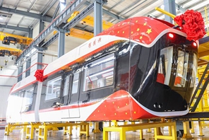 Cina, il primo treno sospeso a levitazione magnetica permanente inizierà le operazioni di prova a luglio
