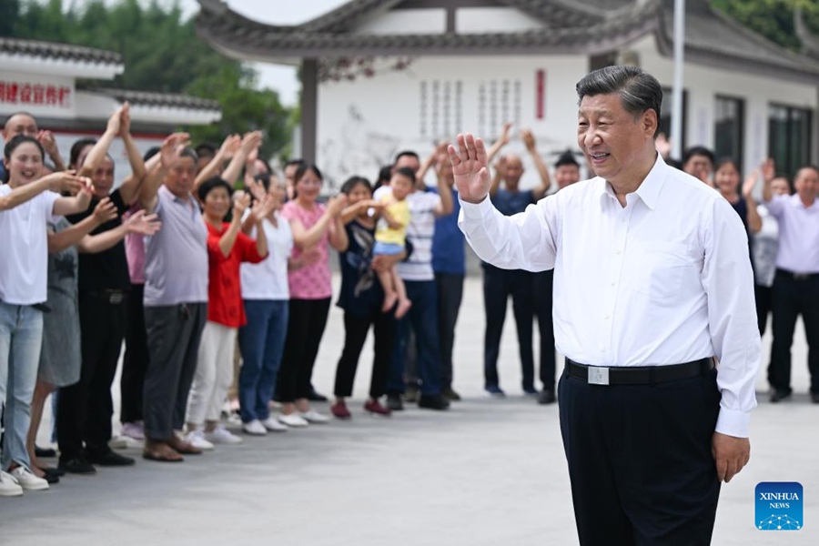Xi Jinping visita la città di Meishan, nel sud-ovest della Cina