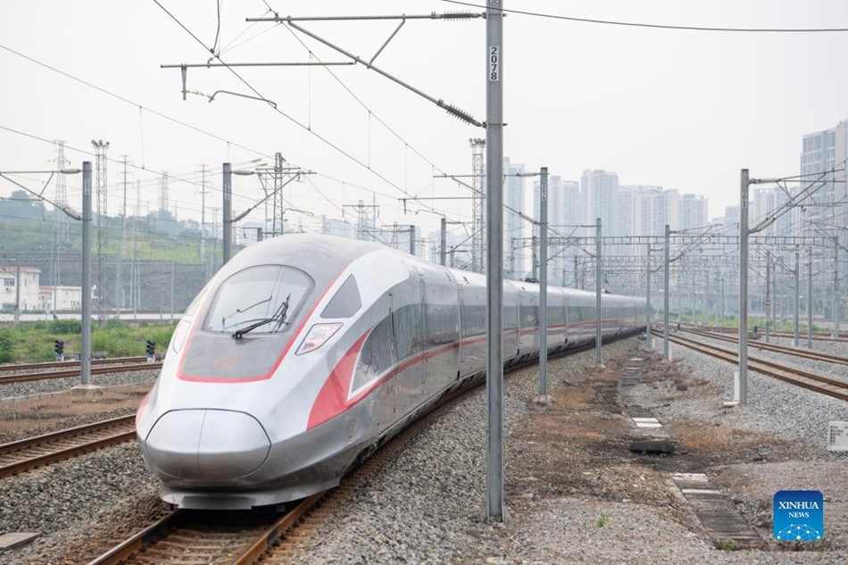 Entra in funzione la ferrovia ad alta velocità Zhengzhou-Chongqing
